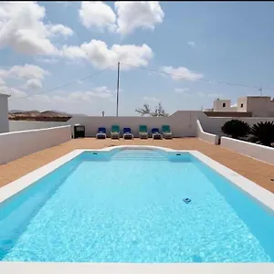villa-paraiso-soo-35558.in-canary-islands.com/